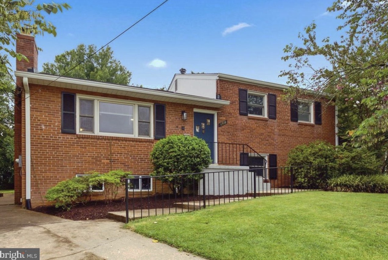 Beautifully expanded and extensively updated Single Home in Arlington, VA